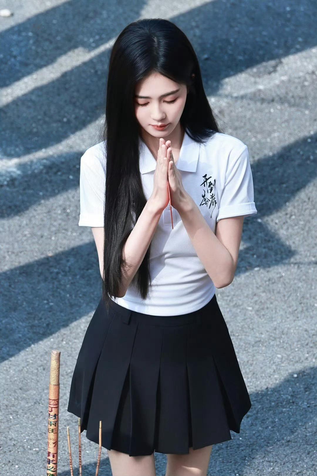 白鹿短发转场浴火重生白鹿短发转场如涅槃归来一镜完成角色蜕变，长发代表沉沦，短发象