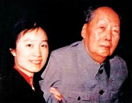 [微风]1976年，东北吉林降落了罕见的陨石雨，毛主席对小护士孟锦云说：“天上掉