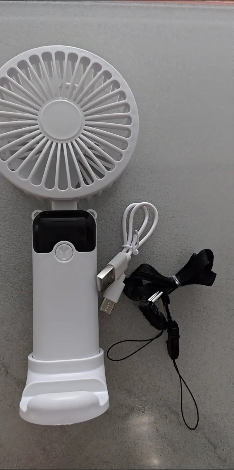 夏天到了，给大家送点实用的日常好物---小风扇。外观简洁颜值高，小风吹着凉嗖嗖！