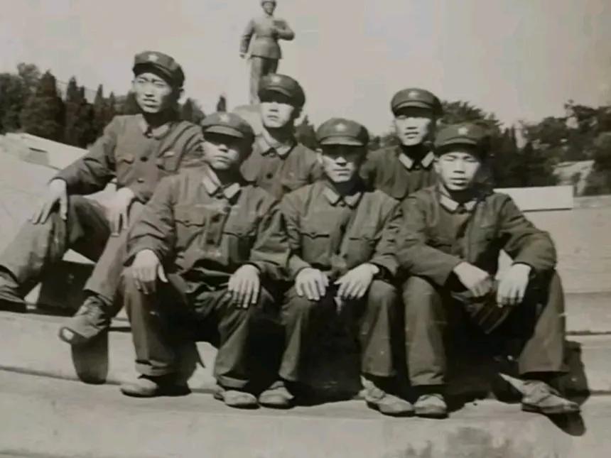 79年一月份俺们穆棱县兵，经俺们团政治处郝干事谈话的第一个是二机炮的老吴，时年差