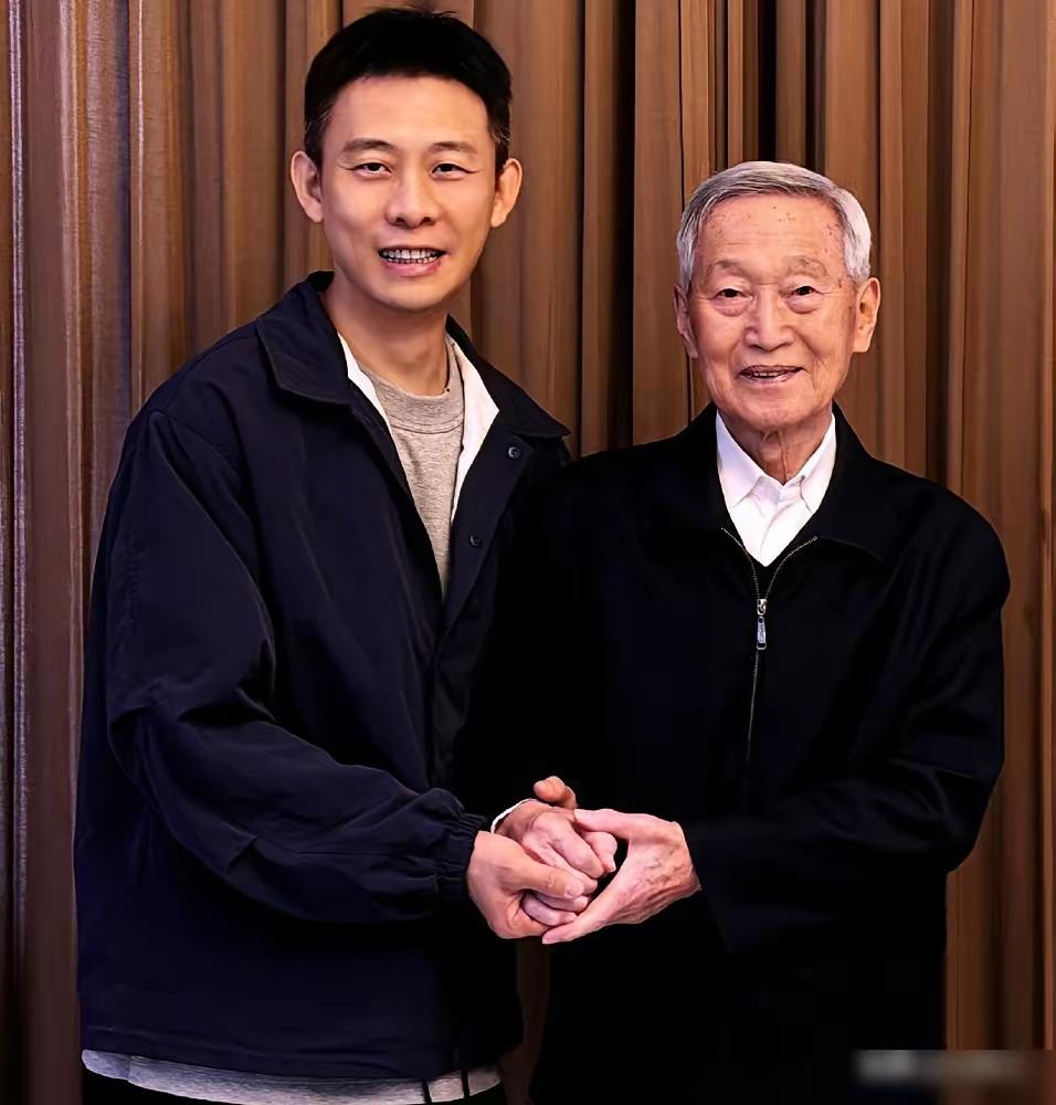 挺幸福的看到了自己偶像