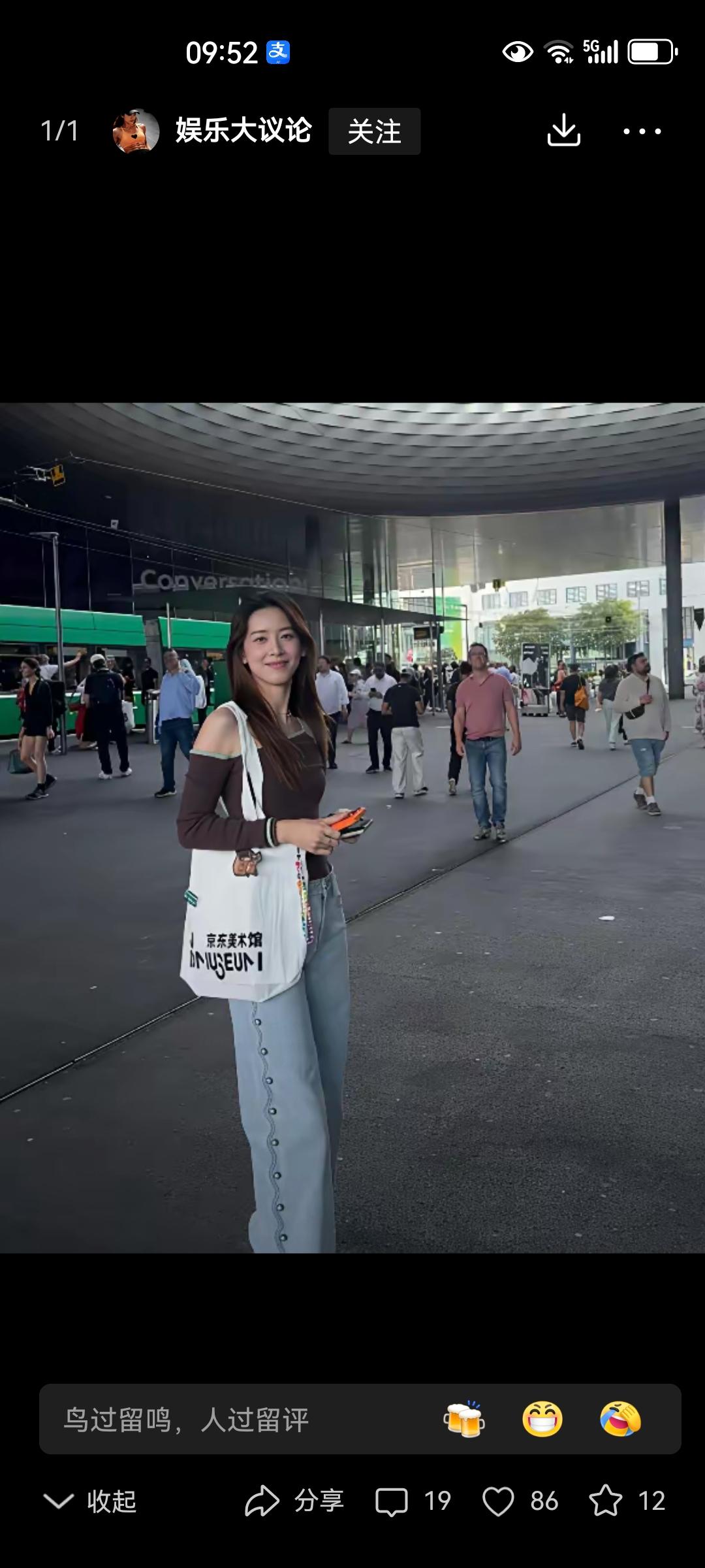 景甜竟然37岁了。每次刷到她的爆料，大家会不会有种时空错乱感:景甜应该还在27或