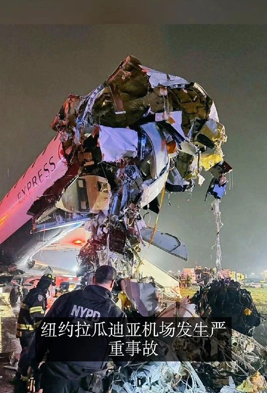 美国飞机与消防车相撞，搞不懂，为什么飞机机长、副机长被撞死了？飞机头竟然撞得稀巴