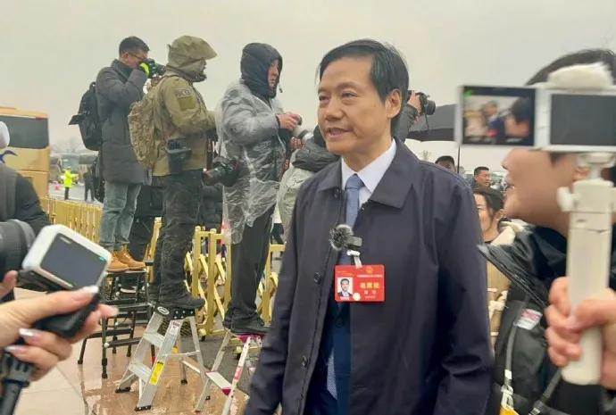 雷总加油！
小米su7加油！
我相信，小米汽车一定会成功大卖的。
看着比去年沧桑