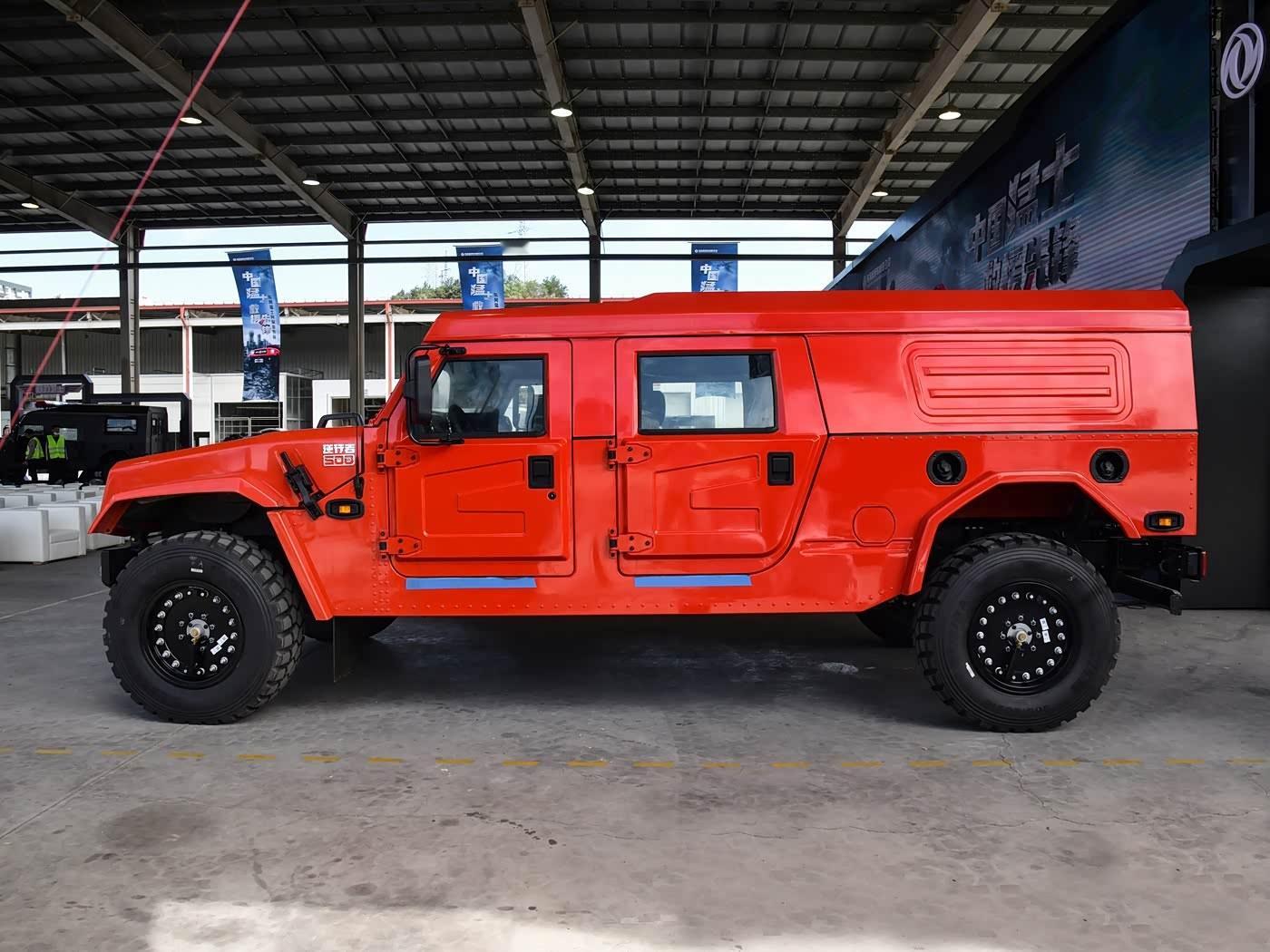 车市观察 悍马H1的车长只有4米7，真的够短的，难怪这车纵向乘坐空间这么拥挤呢，