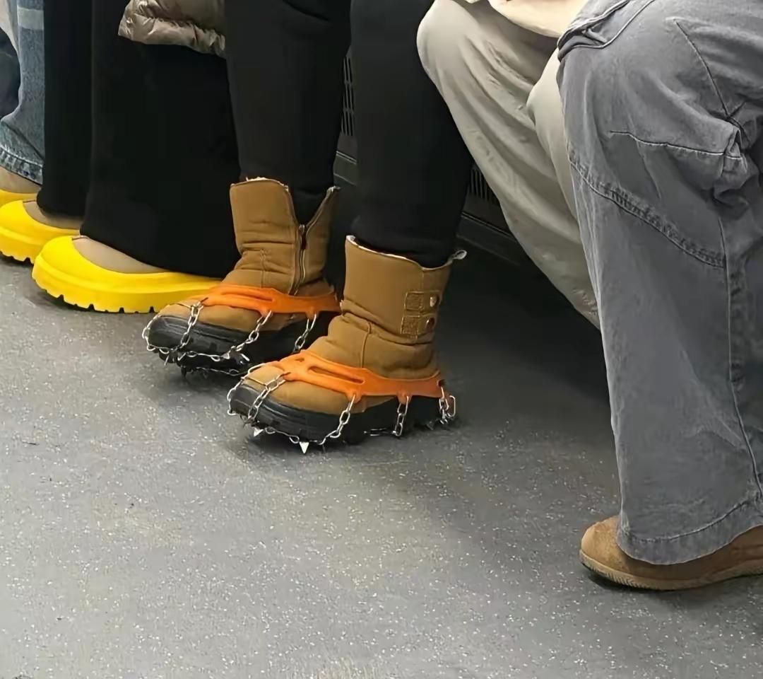 看到这种防滑鞋链真的好新颖，现在真好，只有想不到，没有做不到，有了这款防滑鞋链下