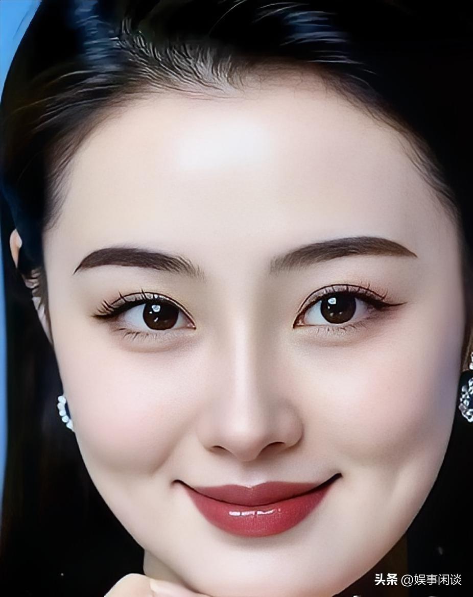 这笑容好甜，眼睛好亮啊！女生笑容 自然感笑容