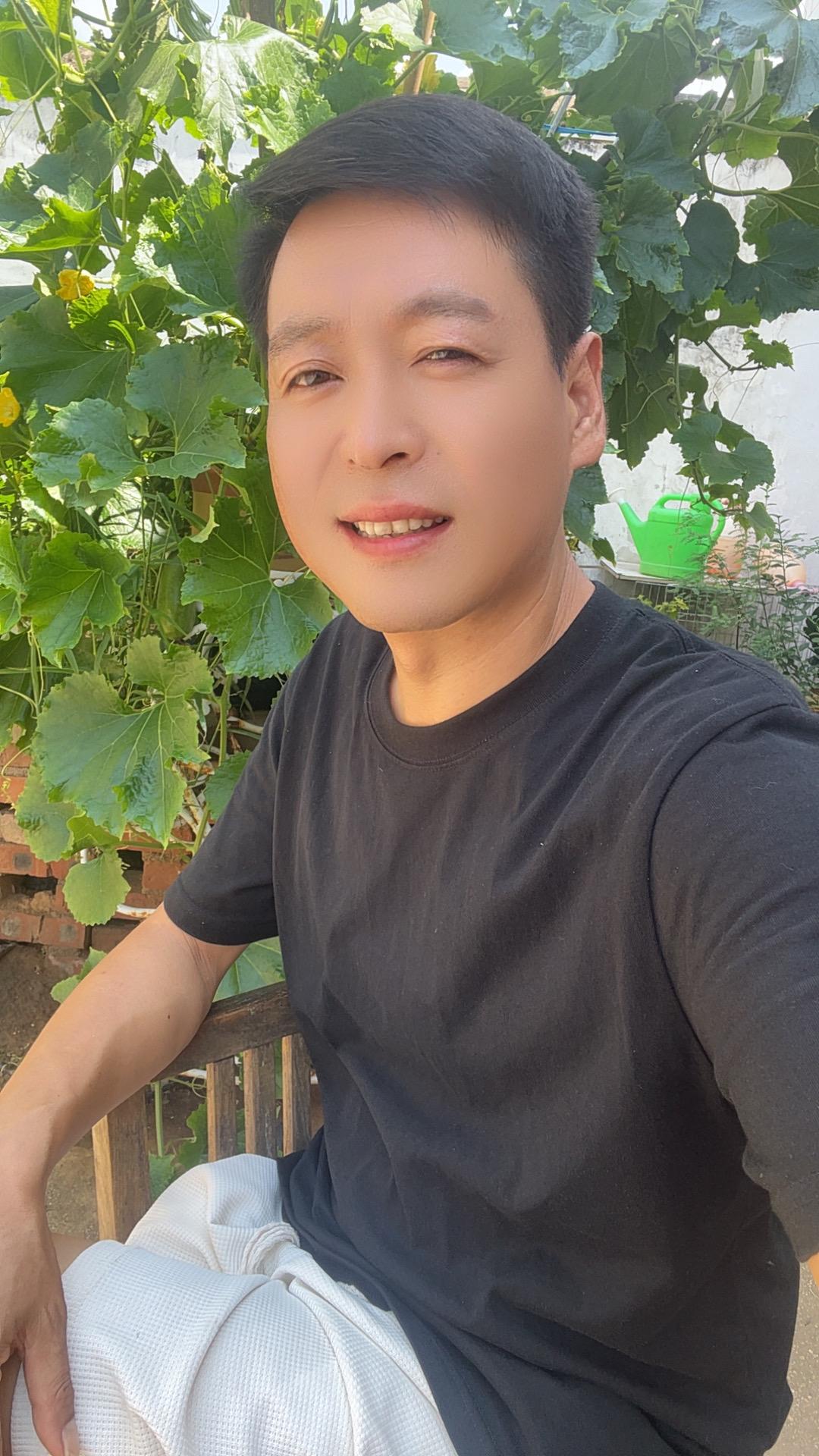 人这一生，会遇见很多不同的人，有的人成了朋友，有的人成了过客，有的人陪...