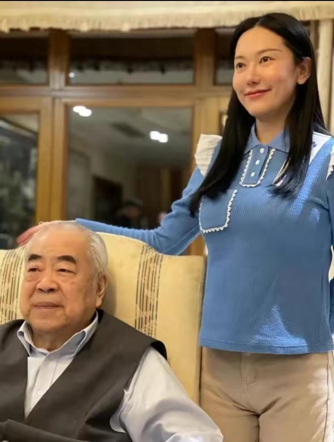 一次，有人问知名画家范曾:“你都86了，为什么还要娶一个36岁的女子当老婆，难道