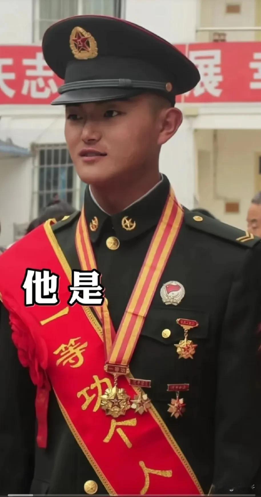 他来自四川！22岁时荣立一等功的大学生“兵王”！

刘宸，1997年出生，绵阳市