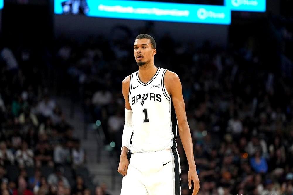 就凭经纪人一句话，全明星后卫到手了！

国王队彻底傻眼，当家球星德章泰·福克斯不