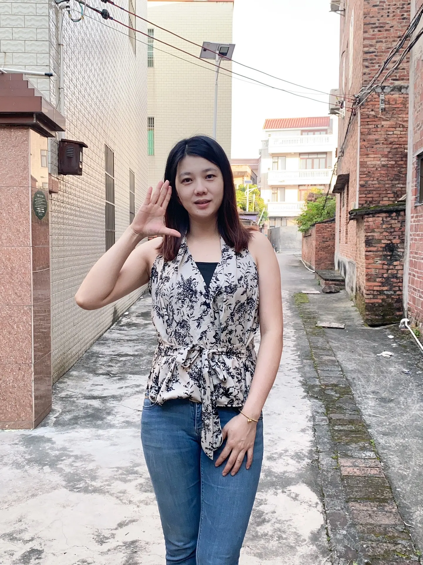 哈哈哈哈，大家好我是F婆