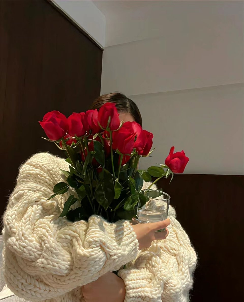 你可以夜里崩溃 但我希望 天一亮 你又能顶住四面八方的压力 继续努力 好好生活 