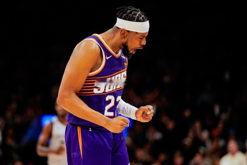 太阳队主场迎战雷霆，两队激战四节，最终太阳以108-105取胜。本场比赛太阳队球