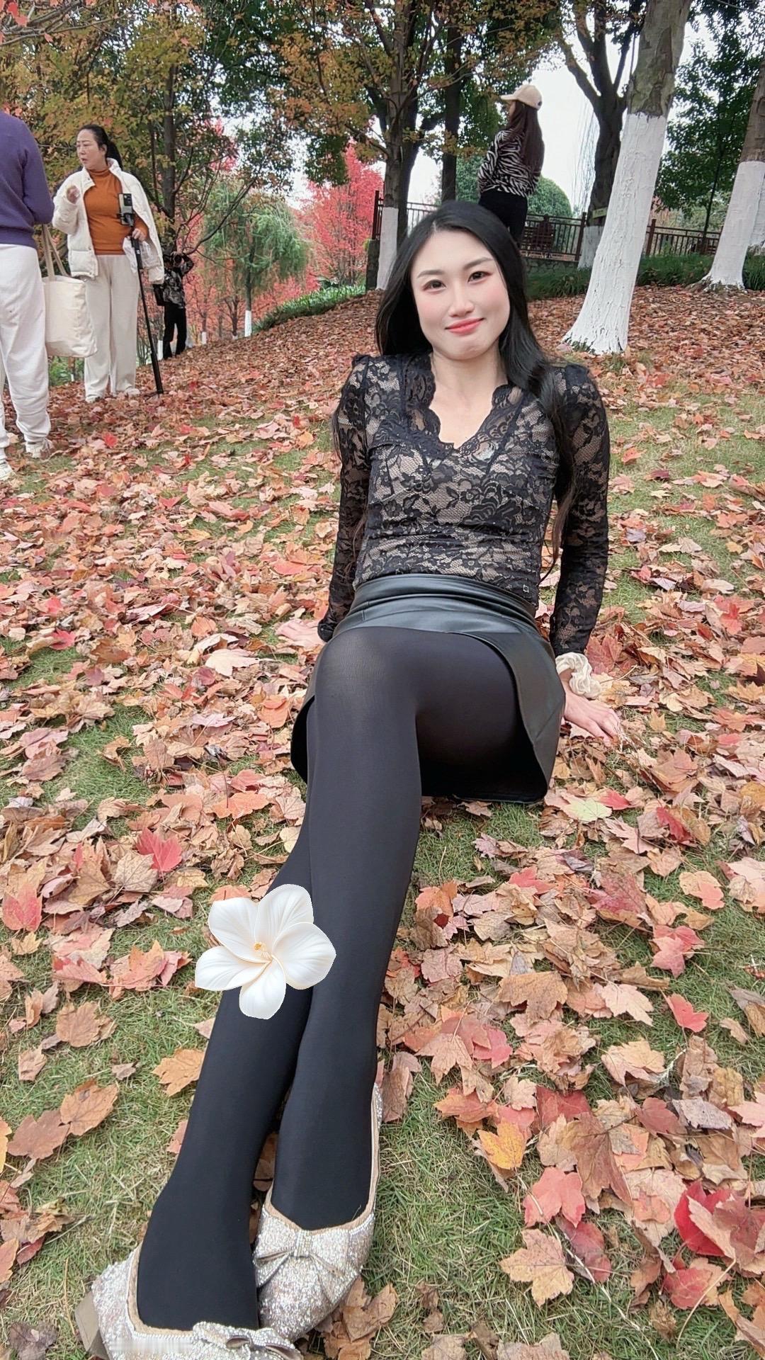 93年真诚蹲正缘✨ 虚头巴脑的别来！只和同频的人双向奔赴～
✅ 眼里有光藏热爱，