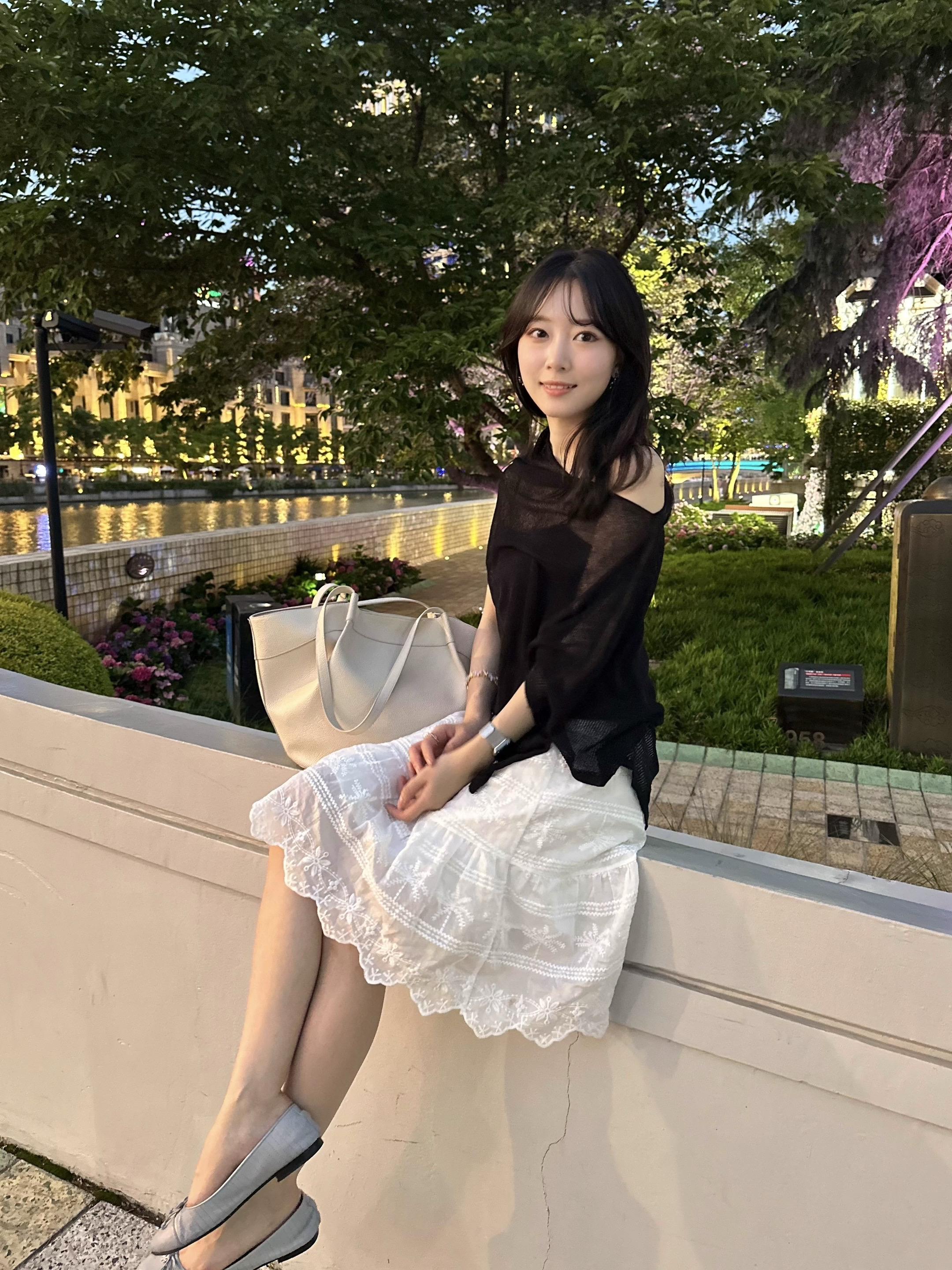 姐感 今晚8点📕直播哦 上新哦～ 给大家准备了直播券 欢迎大家来玩～～