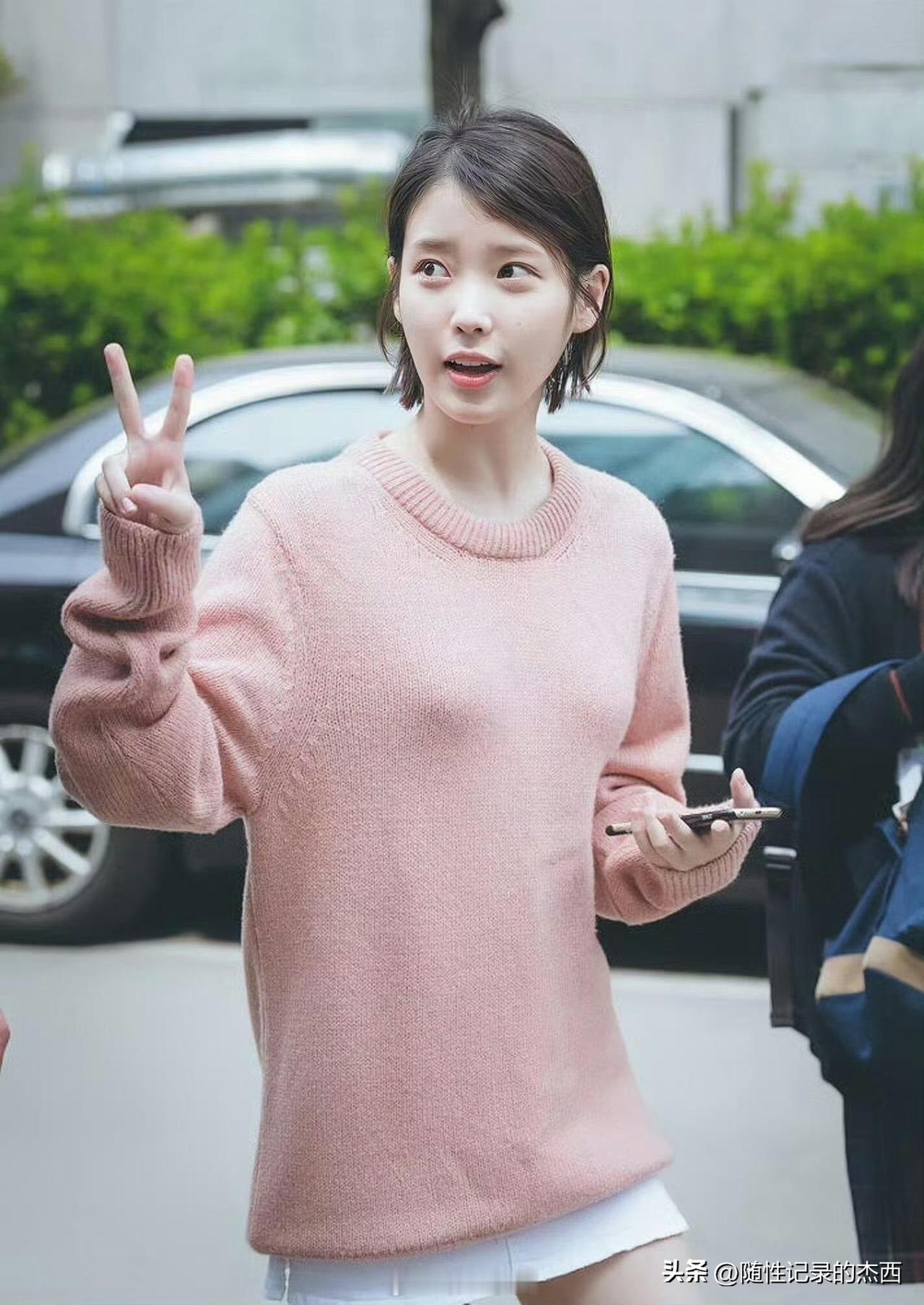李知恩，33岁，身高162，别看她个子娇小，气质一点也不输贾静雯年轻的时候，她们
