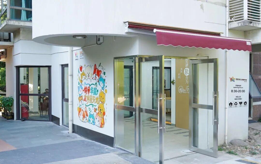【闲置空间变身文明新阵地，普陀万里解锁人宠邻里共治密码】在普陀区万里街道愉景华庭