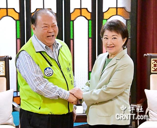 绿营县长陈光复跨海拜会卢秀燕，背后动机引联想
　　民进党籍澎湖县长陈光复今天率县