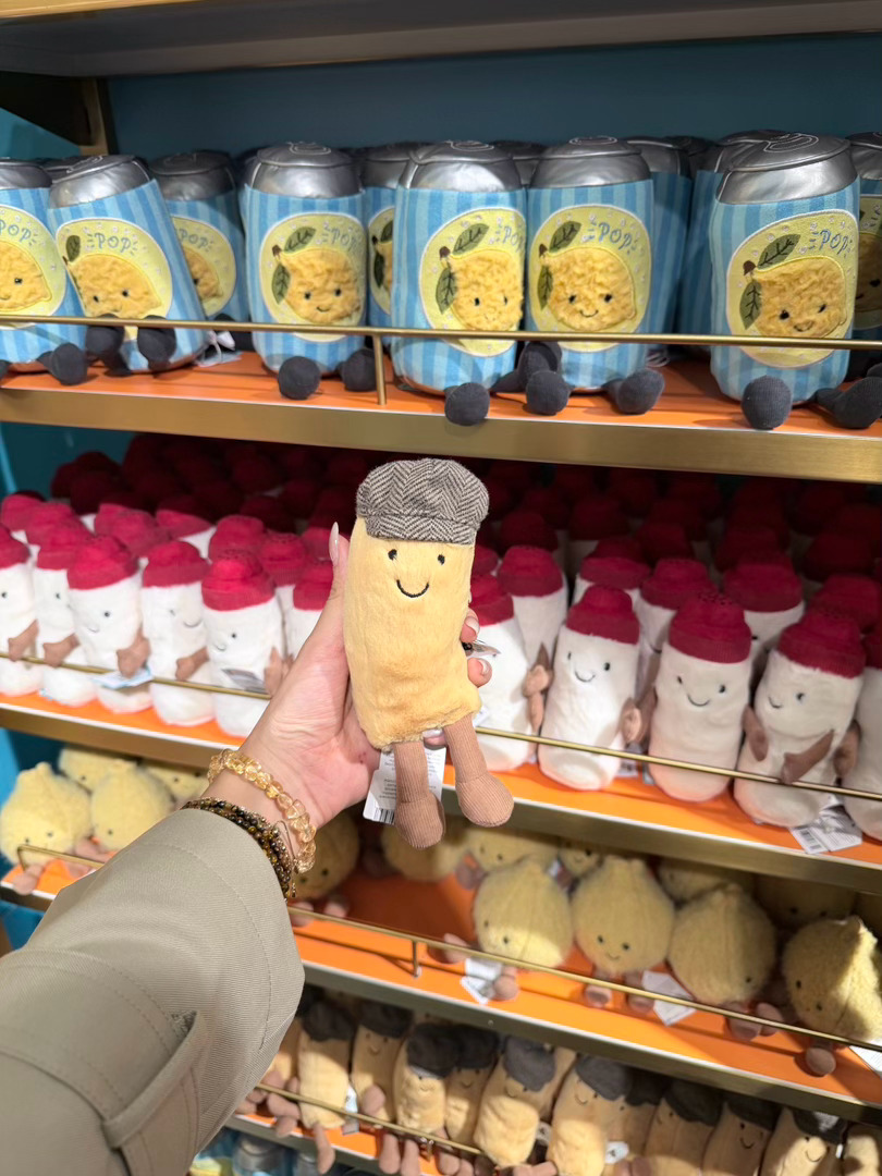 国庆快乐大家～照片还没整理 随机选择购入英国限定jellycat查理薯条！十分开