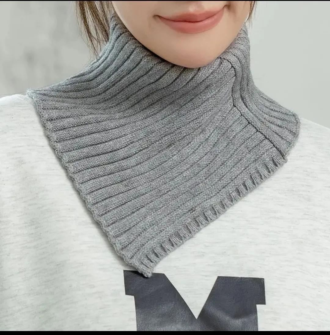#爱生活爱编织# 
各位织女朋友，这样的小围脖，你是买现成的，还是自己动手织一个