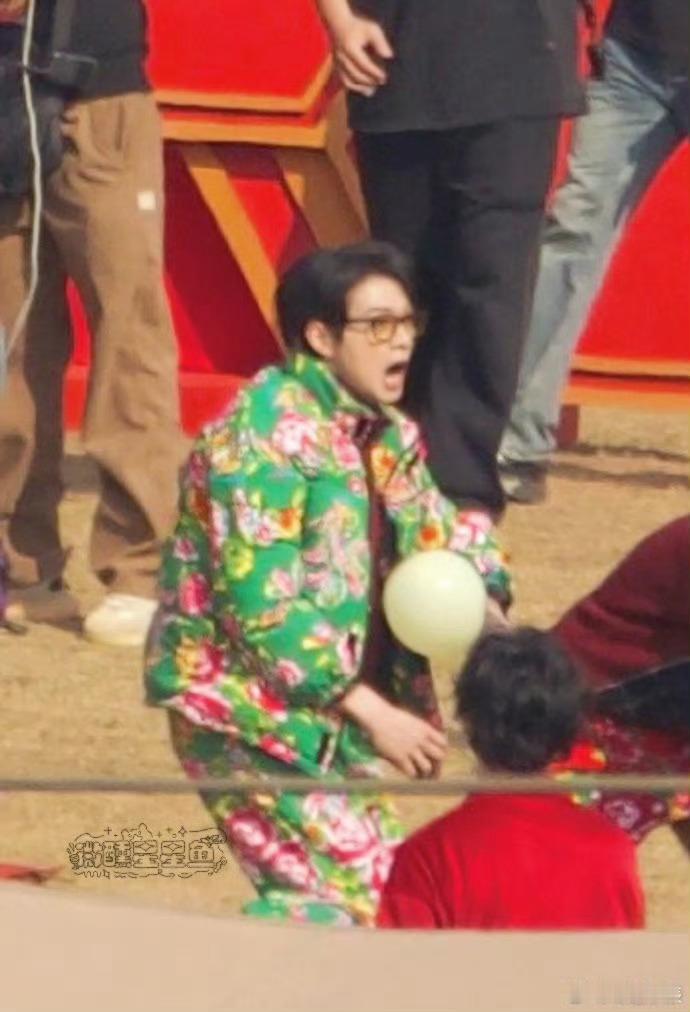 魏大勋我好像看见你扁桃体了见过大笑，但没见过这么“敞亮”的！快乐直接冲出屏幕。感