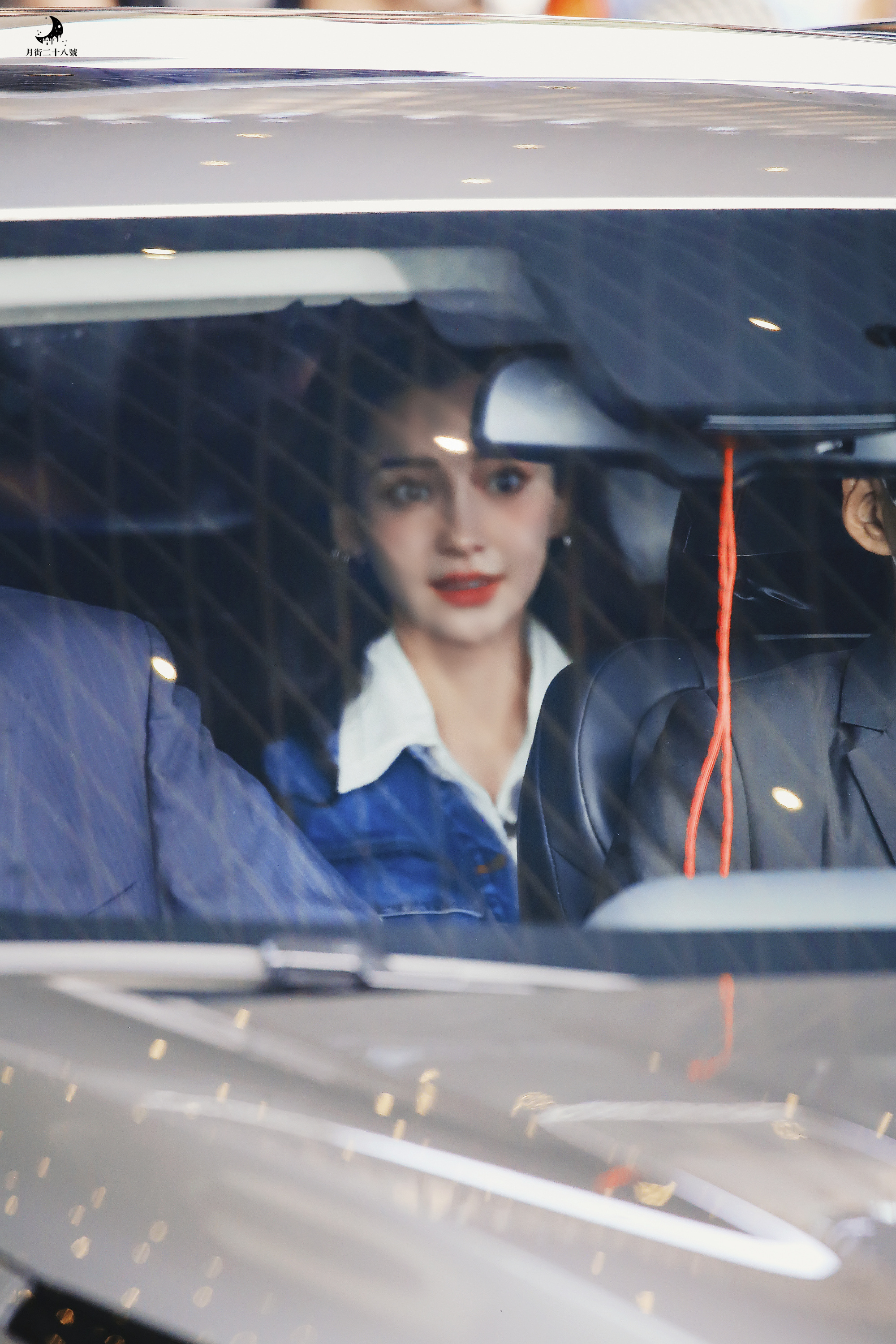 angelababy angelababy "枫叶飘向九月的乡野，我怀揣着心动与