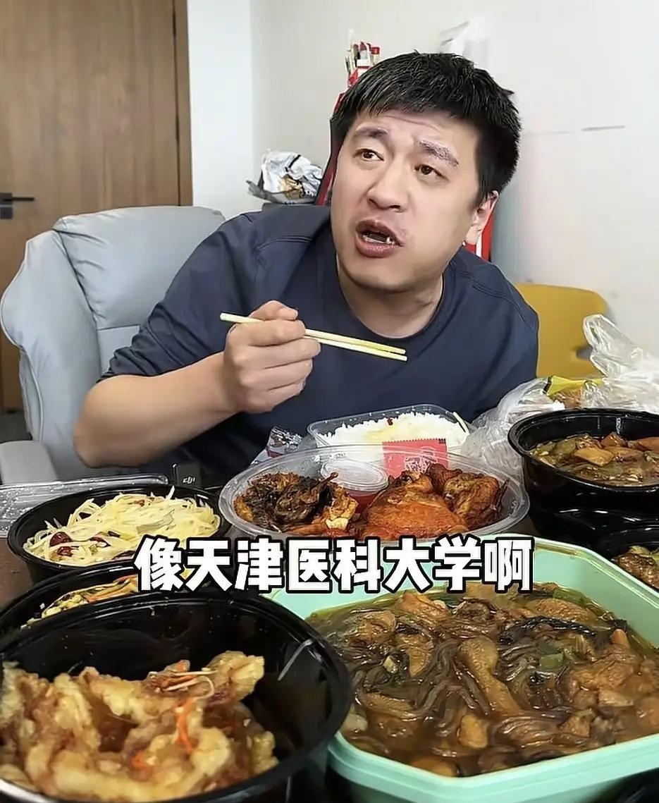 张雪峰去世的消息传出来时，我注意到一个细节：他去世前不久的一个视频里，叫了一桌外