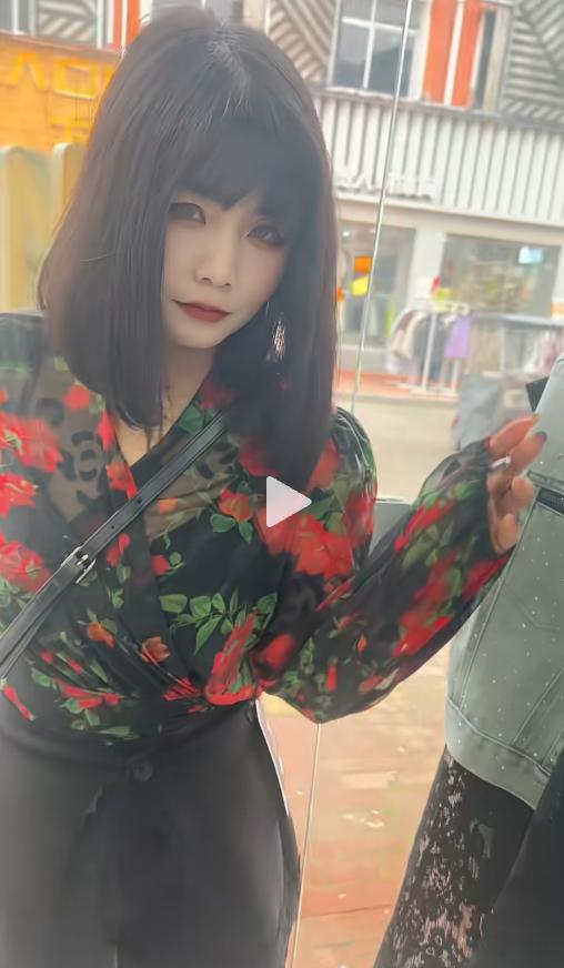 彻底火了！河南周口，一位42岁的女子年前刚张罗完儿子的婚礼，把儿媳妇娶进门。谁能