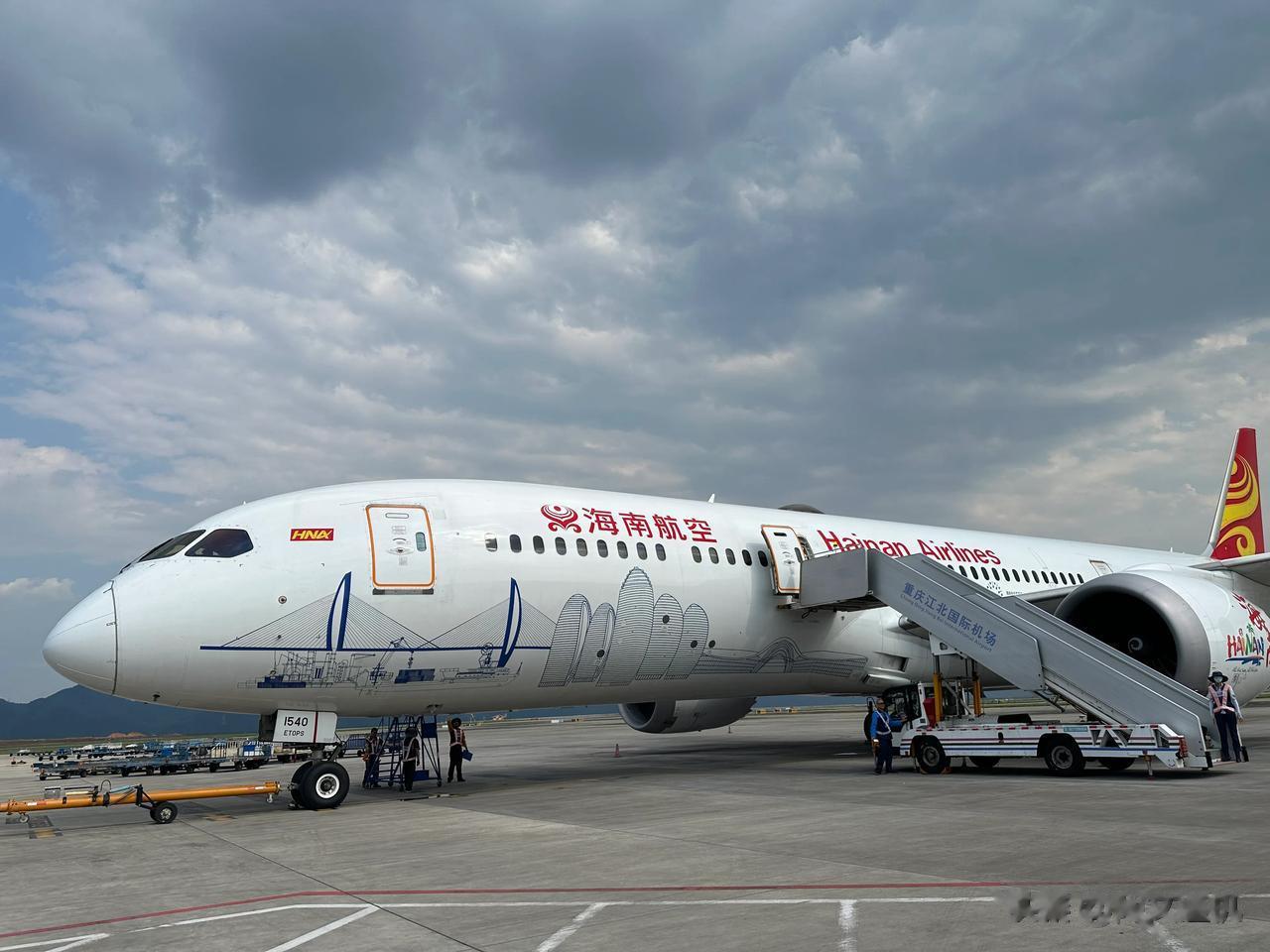 来深圳参加活动，和后面一场活动无缝衔接，要在这边待12天，品牌方大气，多包一个机