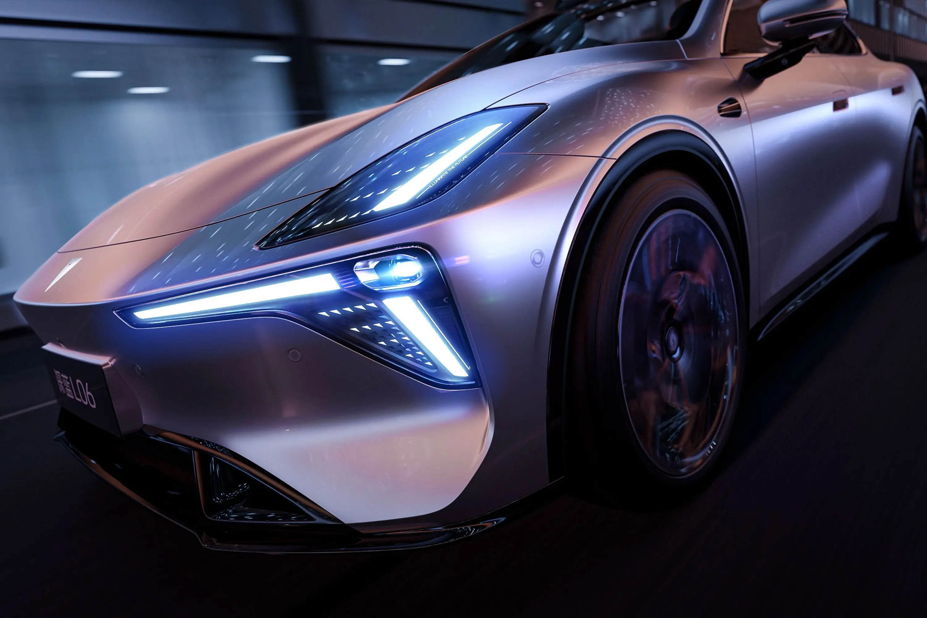 开深蓝L06有阵子了，日常代步真的很省心✨ 悬架调校得很到位，过减速带不颠，过弯