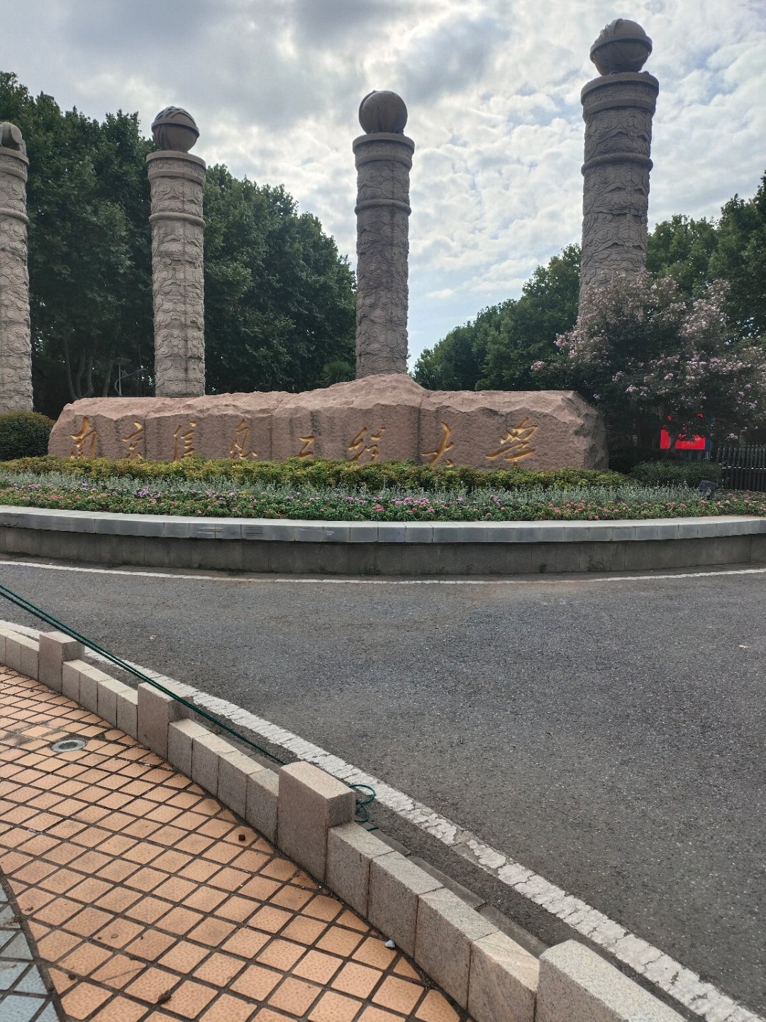 嗯 ​​​