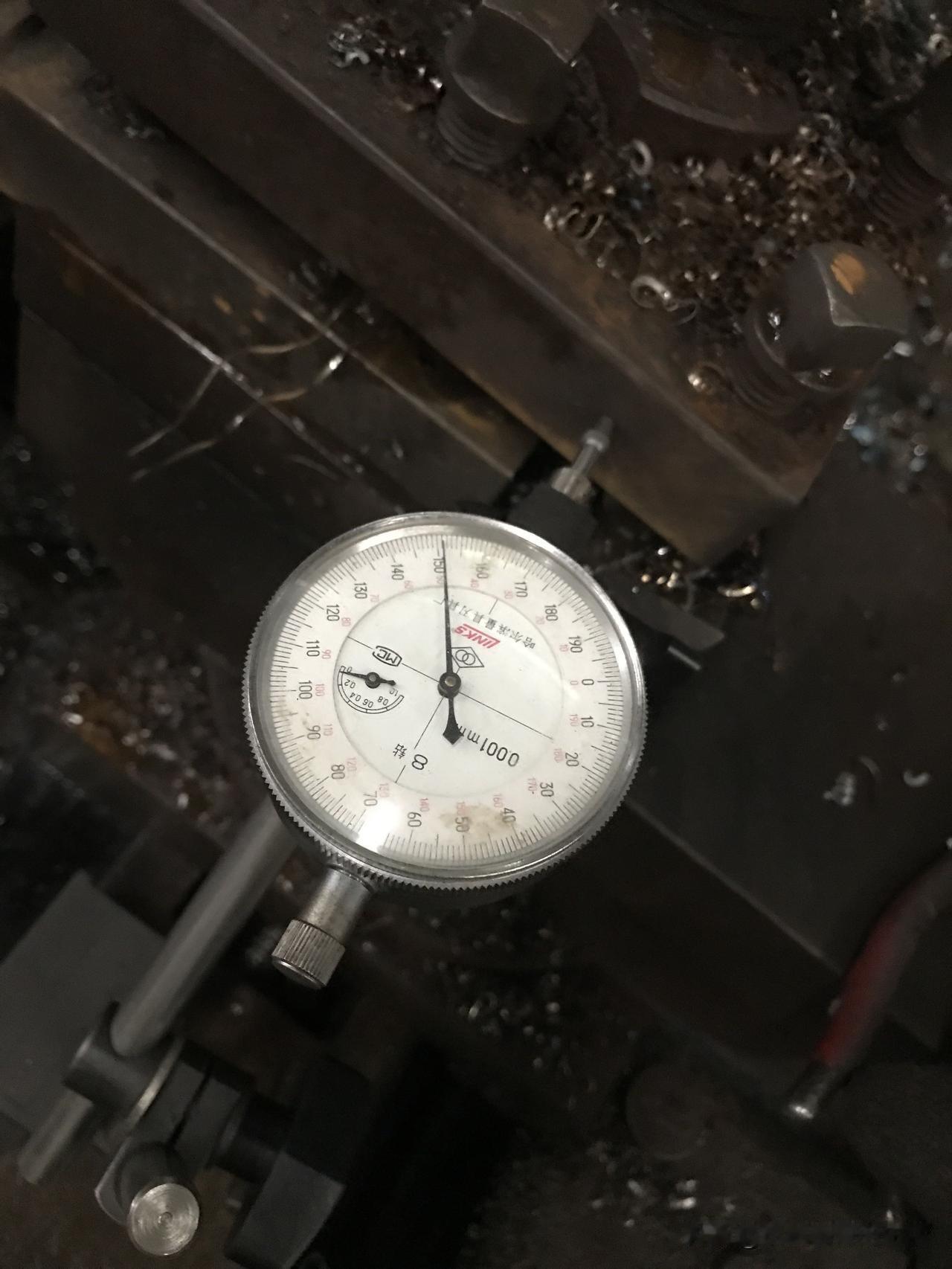 又旧又烂的普通车床，车这种高精度的轴承位实在是太难受了。平常用百分表来进刻度都不