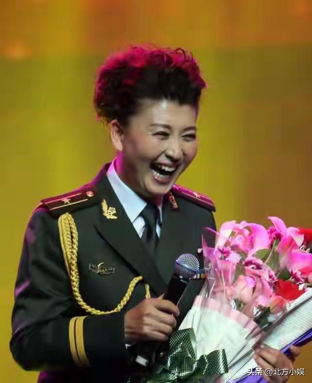 爱咋咋地！闫学晶不管被骂的怎么样，就是复播了。
网友们最终还是白操心了。即使闫学