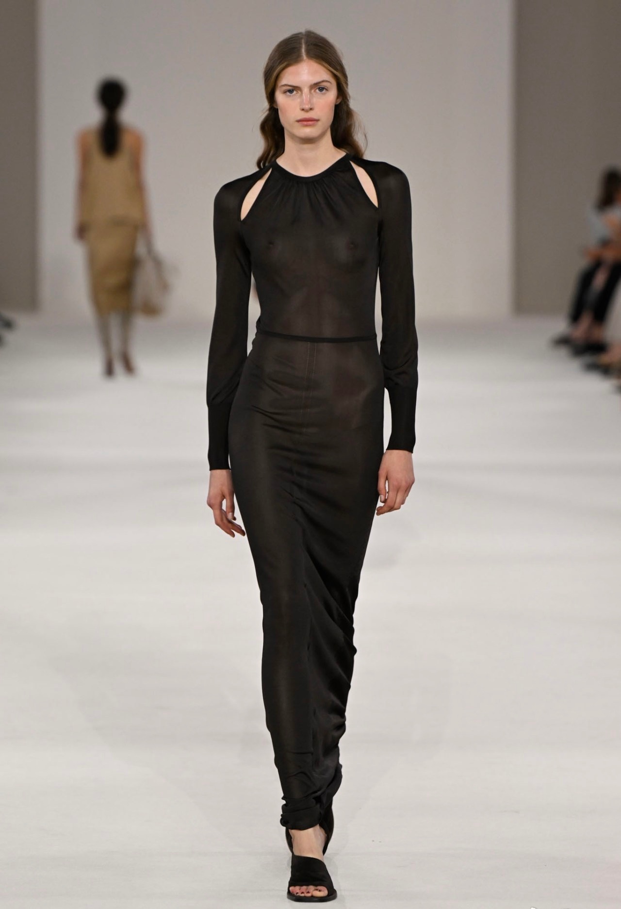 Max Mara S/S 2027 米兰时装周 ​​​