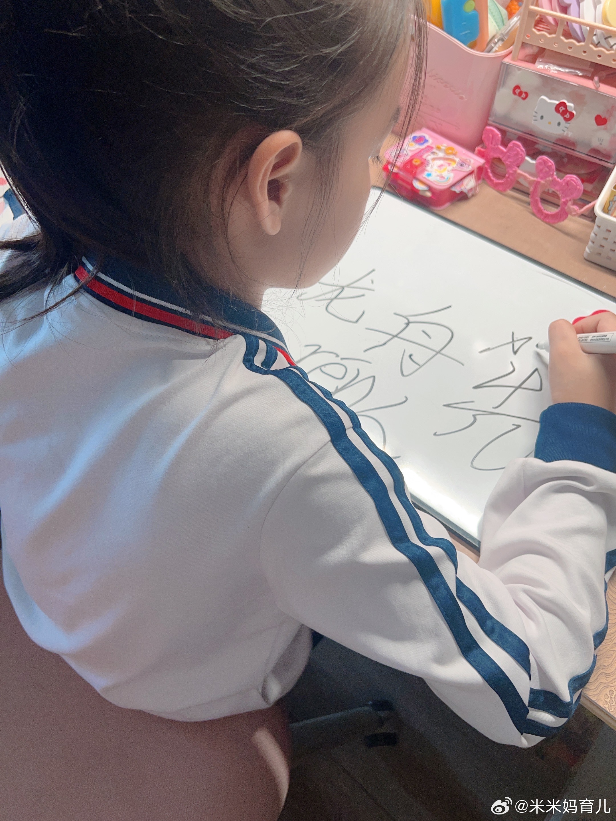 米米回来兴高采烈和我说了一件事～米米：妈妈，昨天那个卷子啊，我100分，老师说我