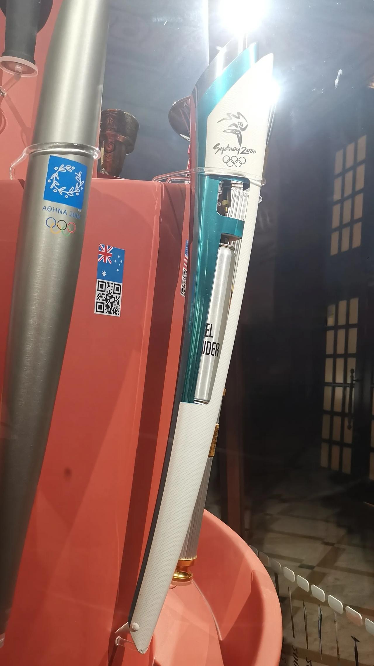 在上海体育博物馆看到历届奥运会火炬，唯独2000年悉尼奥运会火炬的内部结构铝合金