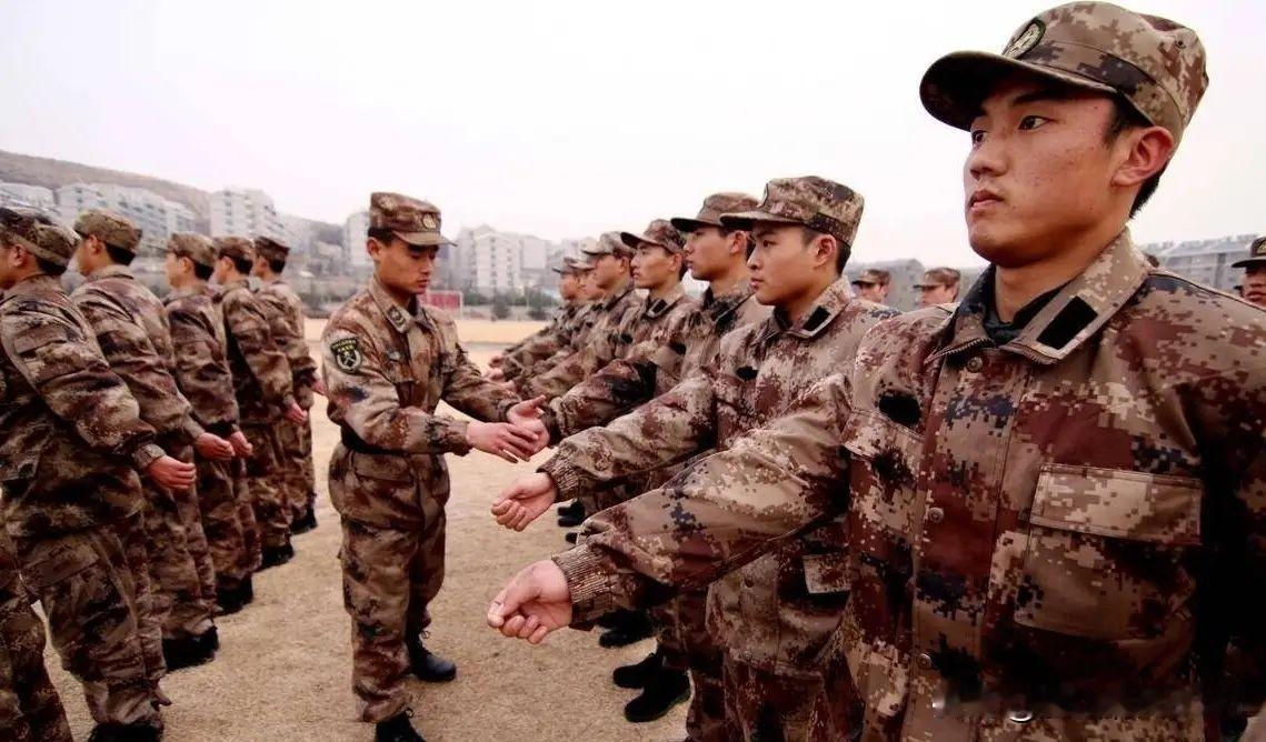 + 代谢重塑”的极限环境。这不仅仅是“动得多”，而是全方位改变了身体的能量分配逻