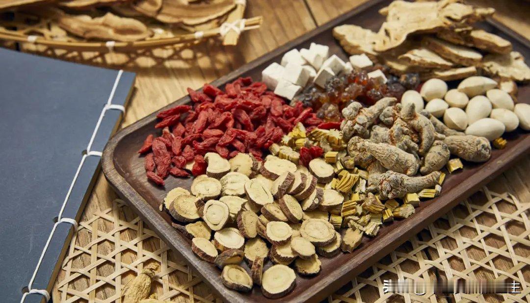 上热下寒主要在通，一个方子，通中焦脾胃！

很多人会出现这种情况，平时总觉得上半