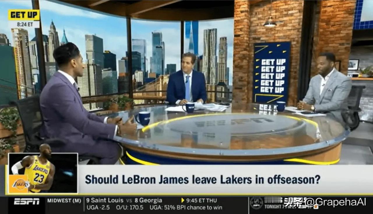 NBA记者 ShamsCharania在节目中谈到了湖人球员詹姆斯的未来：

“