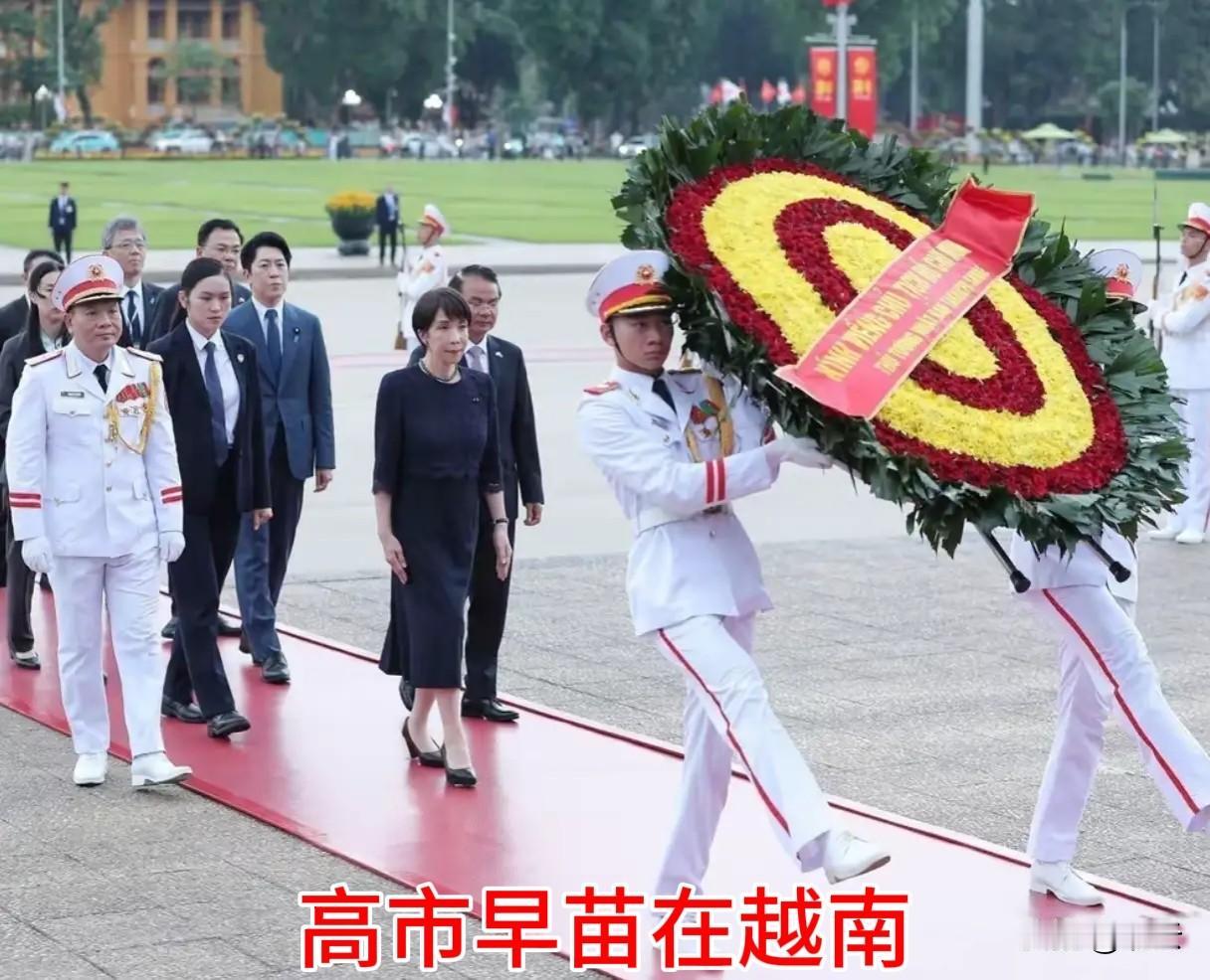 【到了中国，先去纪念馆】
在越南，她瞻仰了胡志明陵墓并献花；在澳大利亚，她在堪培