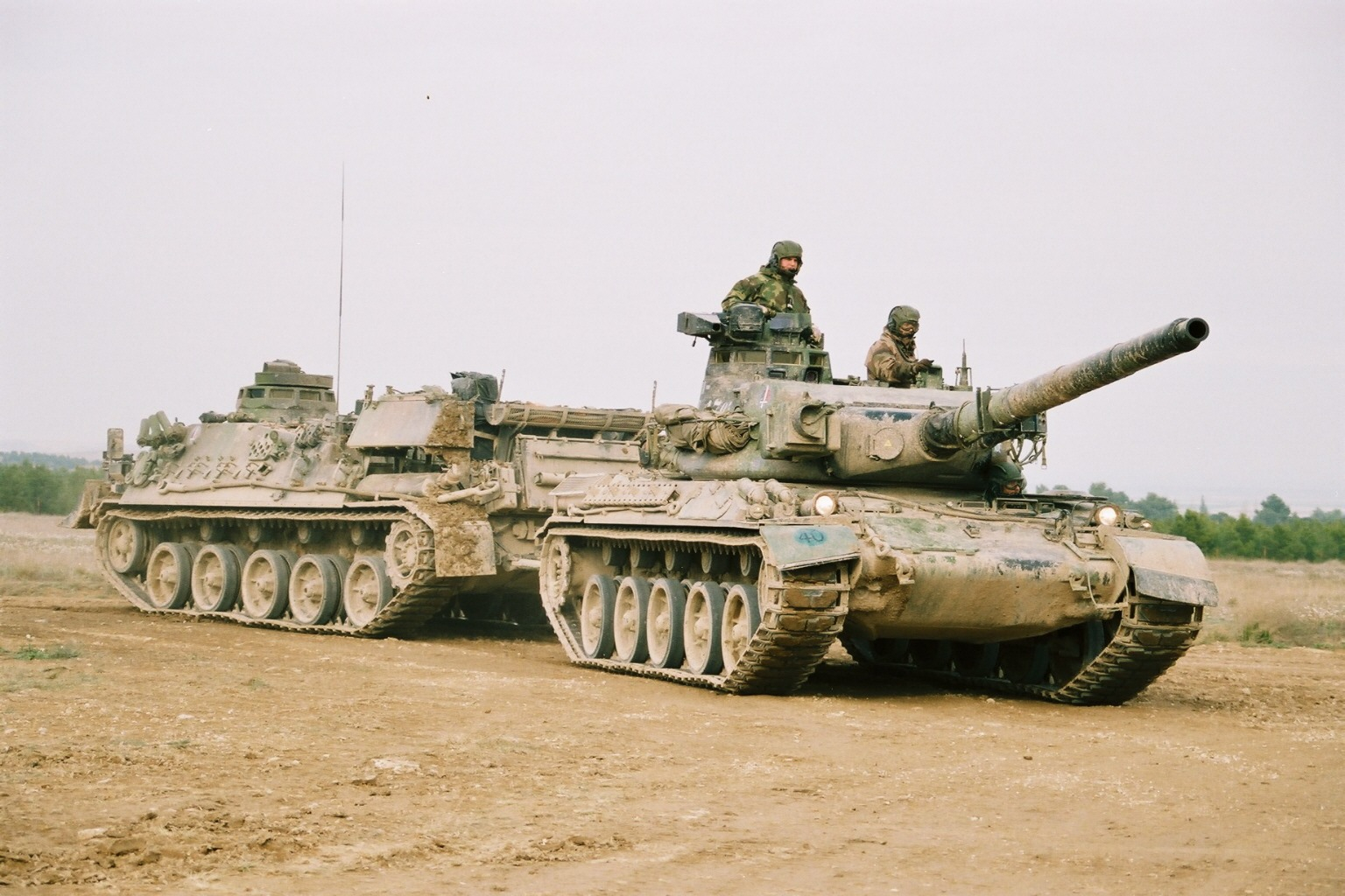 AMX-30D装甲抢修车牵引AMX-30B2坦克 