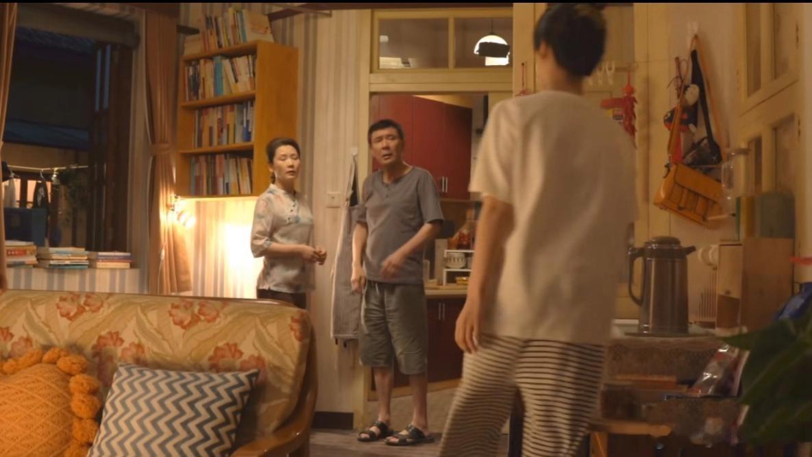 承欢这裤子穿的，好想给她正过来呀！[允悲][嘻嘻][嘻嘻]杨紫 承欢记 ​​​