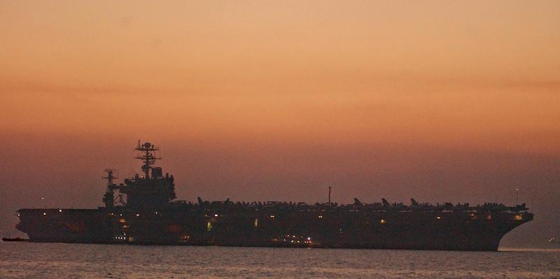 看到《纽约时报》的这则报道，顿感局势再度紧张起来。美国林肯号航母舰队开赴西印度洋