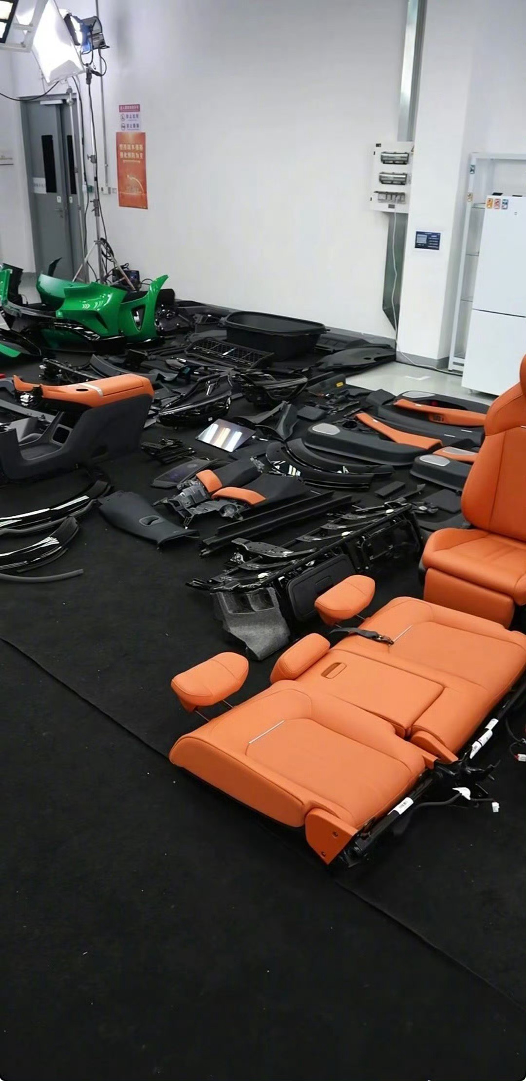 各种空穴来风的造谣和摸黑，看看给军儿急的，都把YU7打散让你看了小米直播拆车的硬