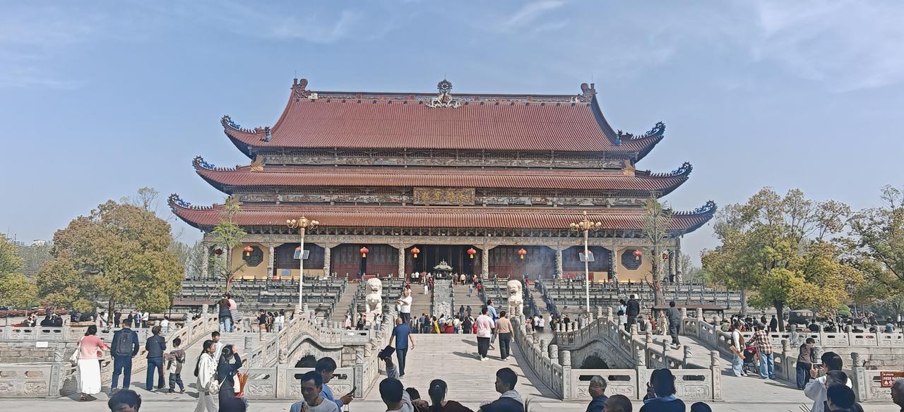 河南驻马店南海禅寺  建设资金来自民间 却被政府加收门票

号称亚洲最大的寺院，