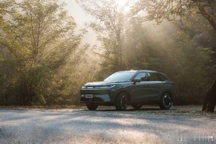 三款重磅 SUV 扎堆登场！覆盖家用到旗舰，各有杀手锏！ 2025年 SUV 市