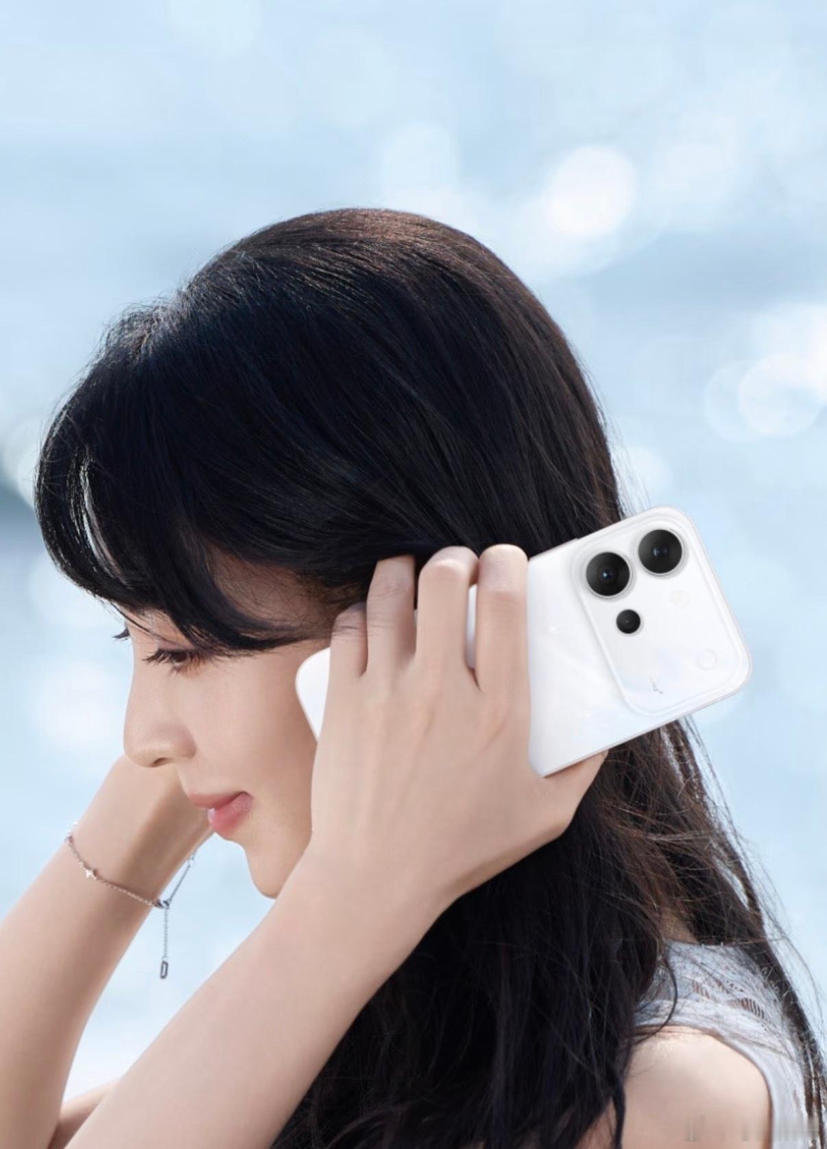 刷到田曦薇路透，手里貌似是vivo S60