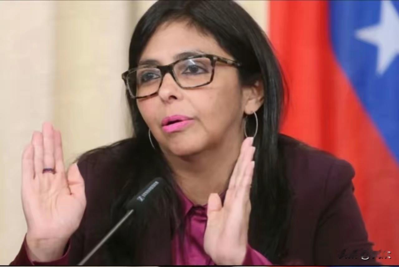 老头子的如意算盘，这次怕是要砸在加拉加斯的地板上了。

还没来得及开香槟庆祝，委