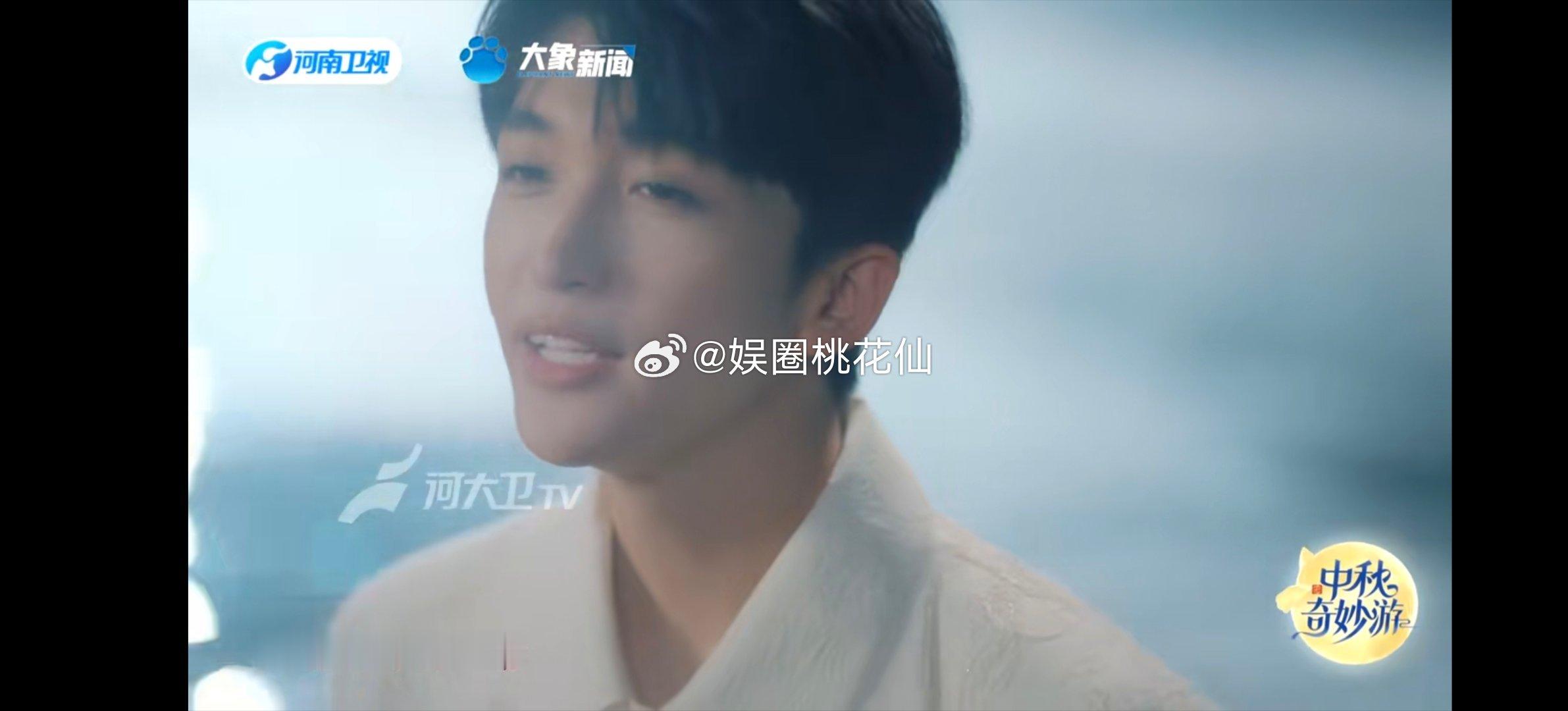黄子弘凡有月亮的地方听得心化了黄子弘凡的声音跟中秋太搭了黄子弘凡一开口，中秋的氛